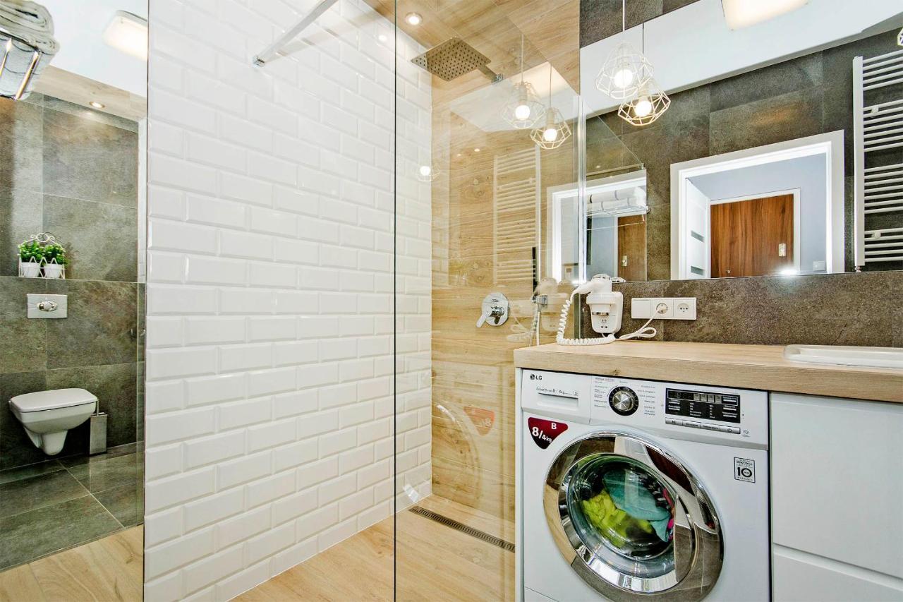 Stylish Apartment Oldtown Riverview Balcony 그단스크 외부 사진